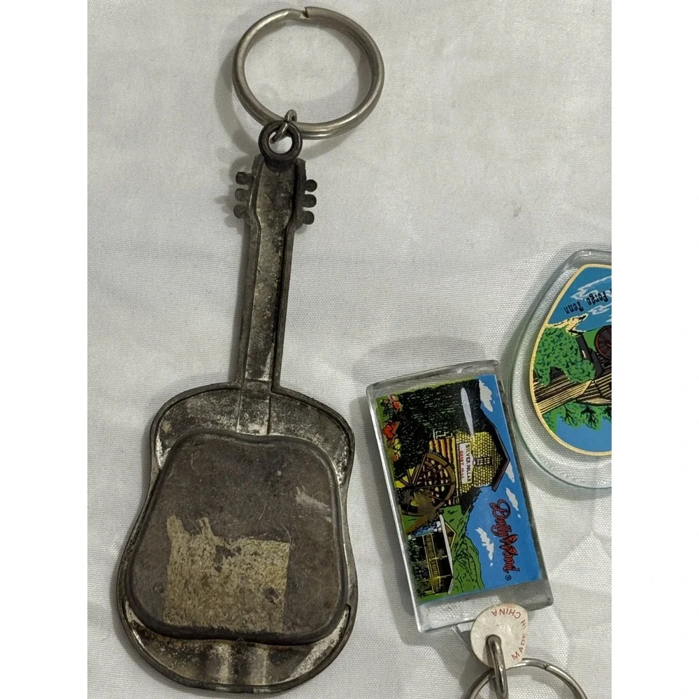 Lot of 3 Keychain‎ -Dollywood &Pigeon Forge Tennessee Guitar - Metal